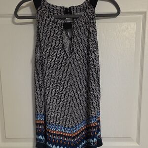 Chic Sleeveless Blouse with Geometric Pattern - Black and Blue